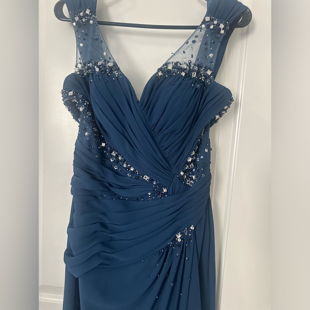 evening gown never worn beautiful mother if the bride/groom gown